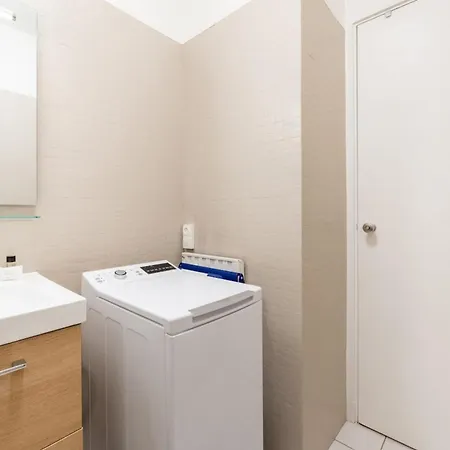 High-rise Studio Flat W City Viewsporte Dauphine Apartment Paris